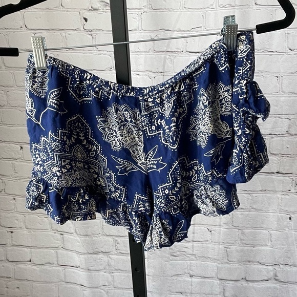 Ripcurl Printed Ruffle Hem Shorts Size Medium - Picture 2 of 3